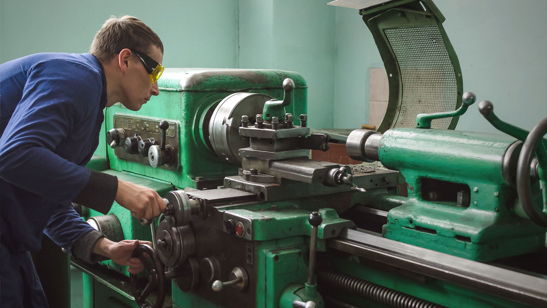 Обучение на Токаря универсала во Владивостоке на курсах дистанционно | АПОК